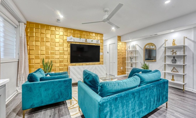 Northeast Apartment | Stylish Condo near Metro - Ideal for Long Stays/Near Metro