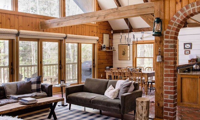 Wardsboro Cabin | Stylish, cozy log cabin between Mt. Snow & Stratton