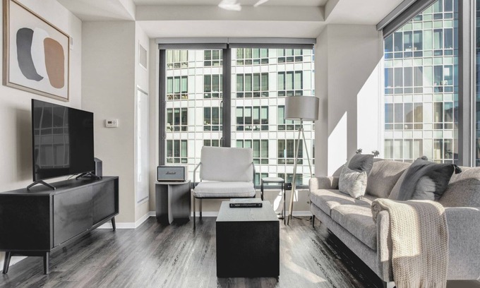 Theatre District Apartment | Stylish Downtown 1BR w/Luxury Amenities and Rooftop Views by Blueground