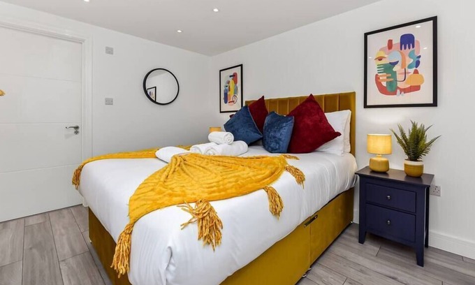 Penge Condo | Stylish Flat in Centre - Hassle Free and Peaceful!