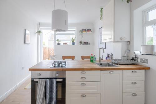 Hoe Street Apartment | Stylish & Homely 1BD Flat - Walthamstow!