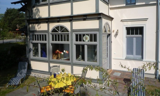 Heringsdorf Villa | Stylish in histor. villa: 55 sqm+70sqm garden-terrace, 3 min. to the beach,quiet