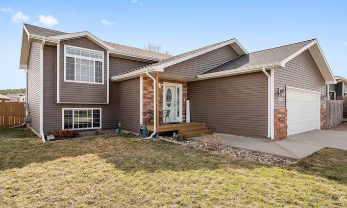 Summerset Apartment | Stylish - LG Fenced Backyard and Playground