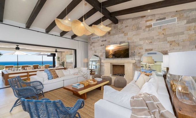 Sunset Beach House | Stylish New Modern 5BR Villa @ Quivira