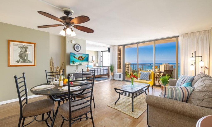 Waikiki Apartment | Stylish Ocean View Condo Near Waikiki Beach with Free Parking!