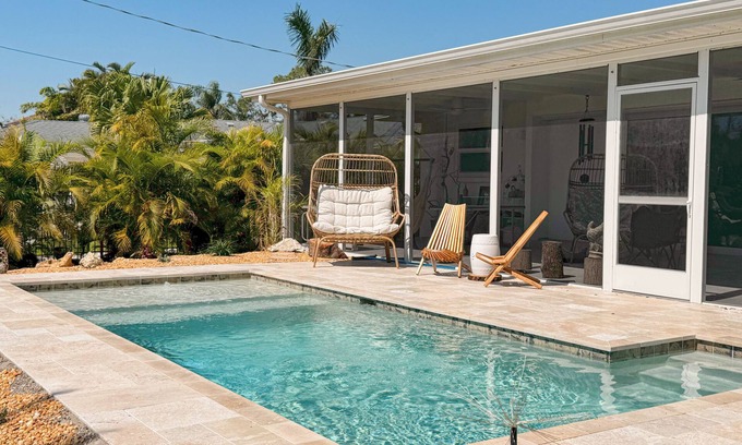 Indian Beach Sapphire Shores Villa | Stylish Pool Villa 3BR/2BA close to the Beaches