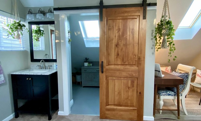 El Granada Apartment | Stylish Seaside Cottage - Walking to Beach