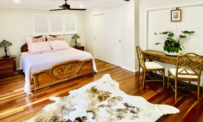 Pymble House | Stylish Self-Contained Guesthouse 5 mins to Trains