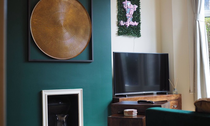 Chelmsford House | Stylish semi detached 3 bed home with garden