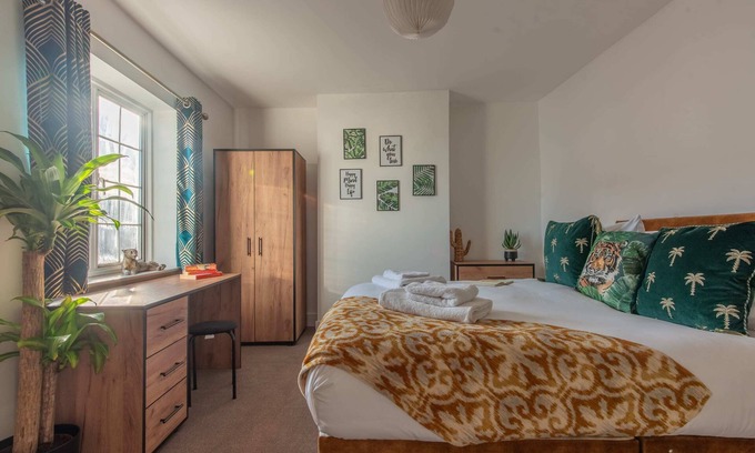 Portswood House | Stylish Southampton City Centre House