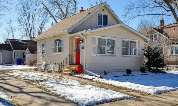 Appleton House | Stylish, Spacious Home: Walk Downtown, Fenced Yard on Washington St.