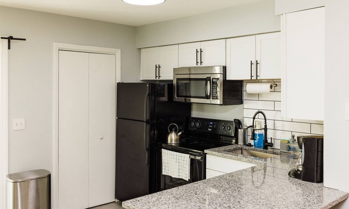 Carrboro House | Stylish & Spacious ★ Pets OK ★ Monthly Townhome