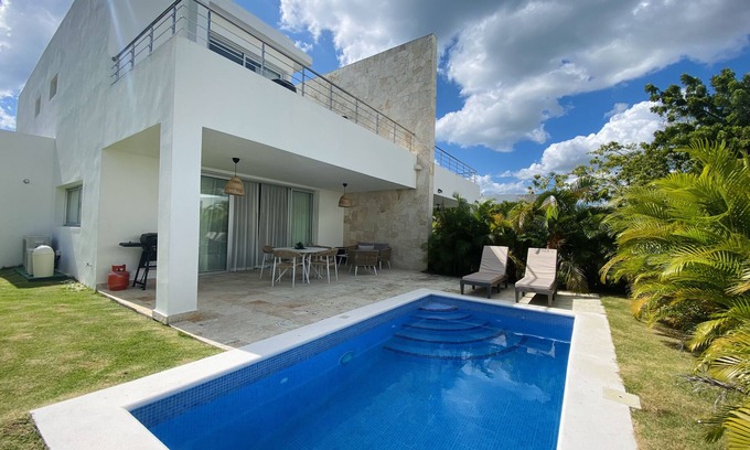 El Soco Villa | Stylish Spacious Villa Pool Hot tub Near The Beach