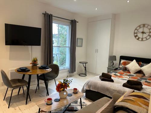 Holland Park Apartment | Stylish Studio Escape in West London