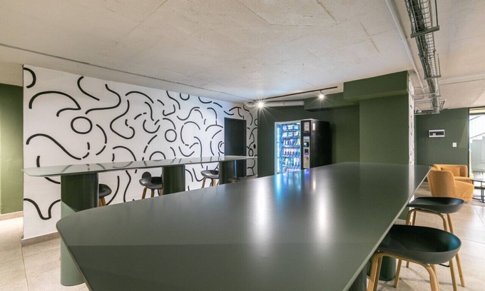 Lynnwood Ridge Apartment | Stylish Stunner in Circa 205