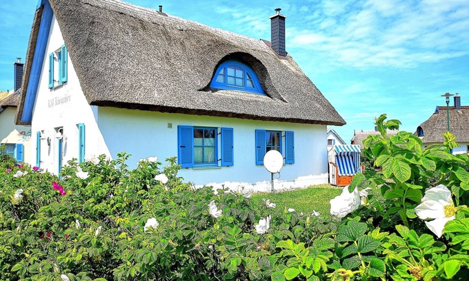 Glowe House | Stylish Thatched Cottage by the sea, in a quiet, beautiful location.
