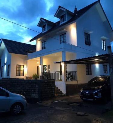 Cipanas Villa | Stylish Villa at Green Apple U 35A Cipanas Puncak