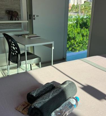 Capoeiras House | Suíte Grande com AR, TV e sacada em Florianópolis