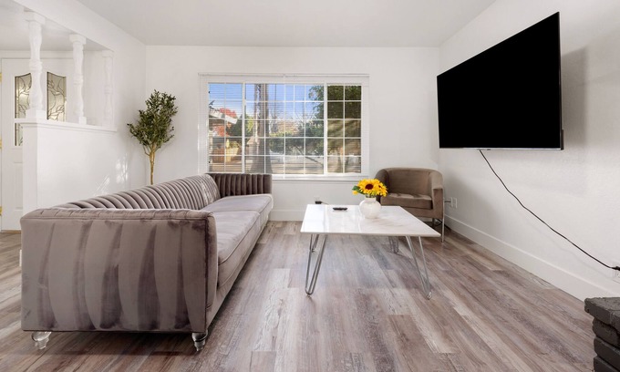 Rancho Cordova House | Sub URBAN 4 BD Home/POOL/GAME Near RIVER & TRAIL