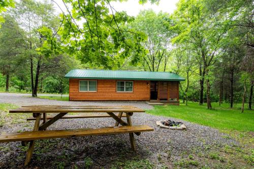 Equality House | Sublime Cabin with Hot-tub and Fire Pit in Herold, Illinois