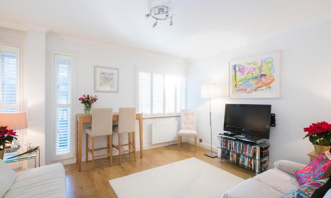 Queenhithe Apartment | Sublime flat with Thames view