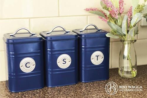 Kooringal House | Suburban Bliss - Elegant Villa 1