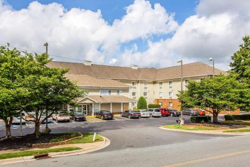 Paw Creek Hotel | Suburban Studios near University of North Carolina-Charlotte