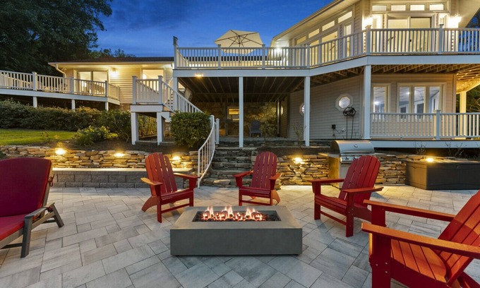 Leasburg House | Sueños Hyco Lakeside Retreat - 19 min to VIR/39 min to Caesars Casino