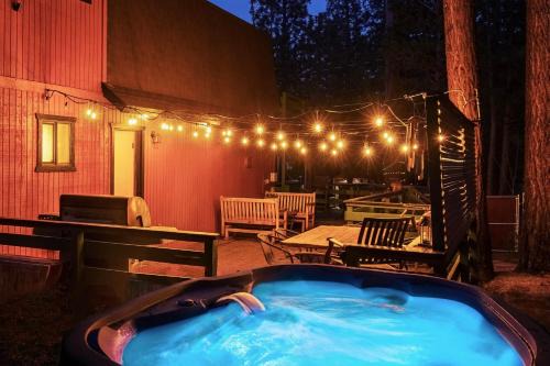 Sugarloaf House | Sugar in the Raw Cabin - Hot Tub