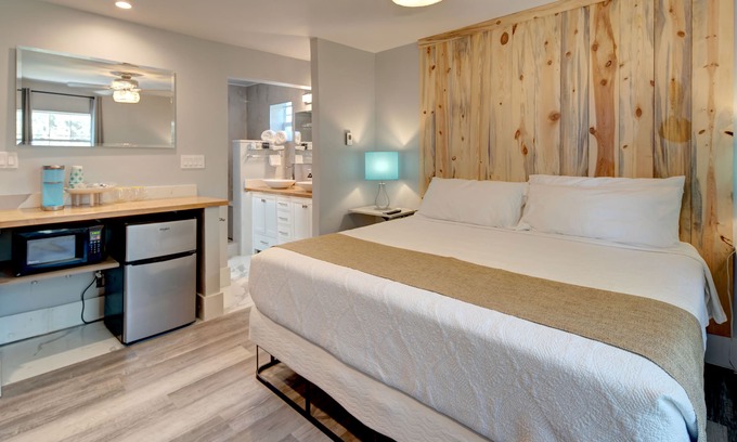 Custer Apartment | Suite 201 "The Golden Eagle"