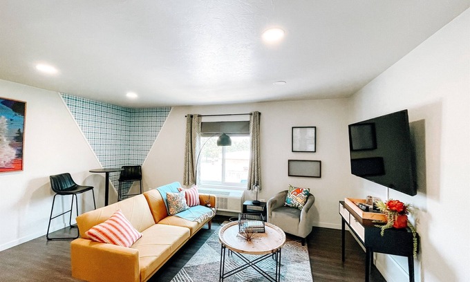 Midtown Apartment | Suite #23 Modern One Bedroom in Midtown, OKC!