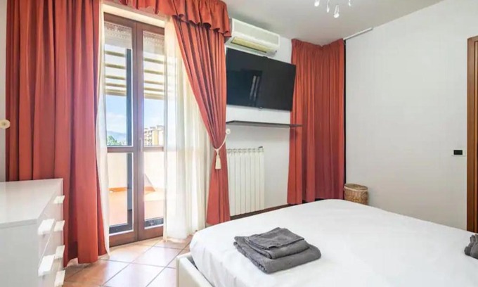 Prato Apartment | SUITE con 2 Balconi - 6 Guest