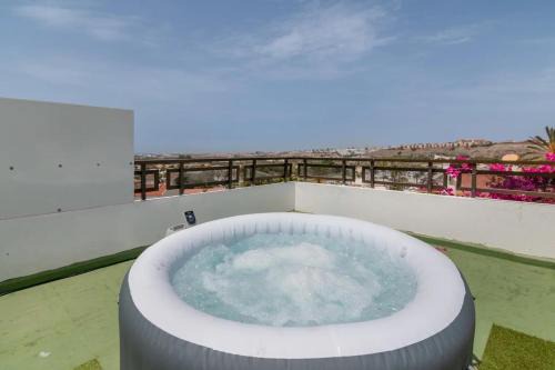 San Fernando House | Suite con terraza y jacuzzi privada en Maspalomas