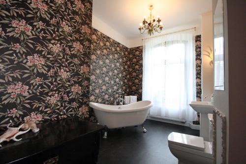 Behren-Luebchin Apartment | Suite Georg Anno 1869 HERRENHAUS VIECHELN