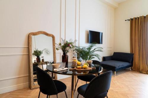 7th Arrondissement Apartment | Suite Medici