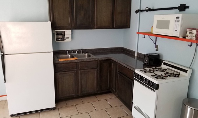 Biggs Field Hotel | Suite Red Wolf