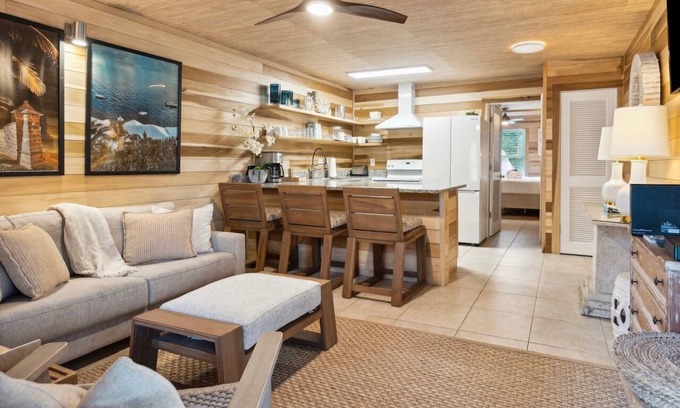 Sullivan's Island Condo | Sullivan’s Beach Getaway on Island's Main St