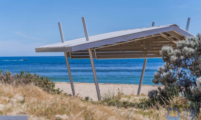 Wannanup House | Summer Breeze at Avalon Beach