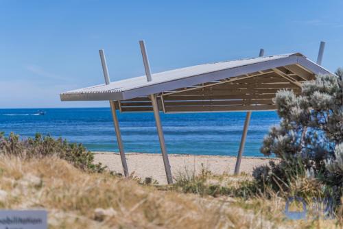 Wannanup House | Summer Breeze at Avalon Beach