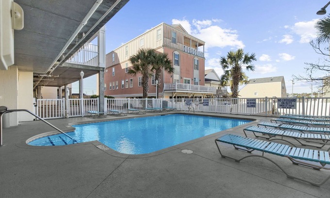 Ash Condo | Summer Discounts! Ocean Views! Watch the waves roll in! Pool, Hot Tub, Grill!