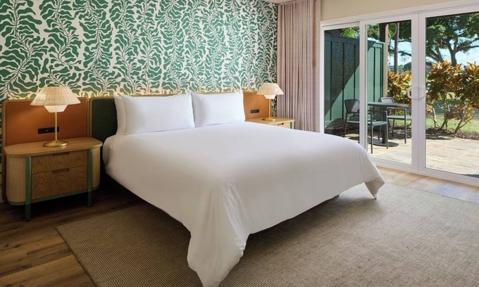 Kaanapali Hotel | Summer Getaway! Beachfront Property with Outdoor Swimming Pool, Tennis Courts