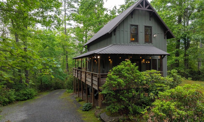 Cedar Mountain Cabin | Summer Haven - Your Adventure Retreat near Dupont and Pisgah National Forests