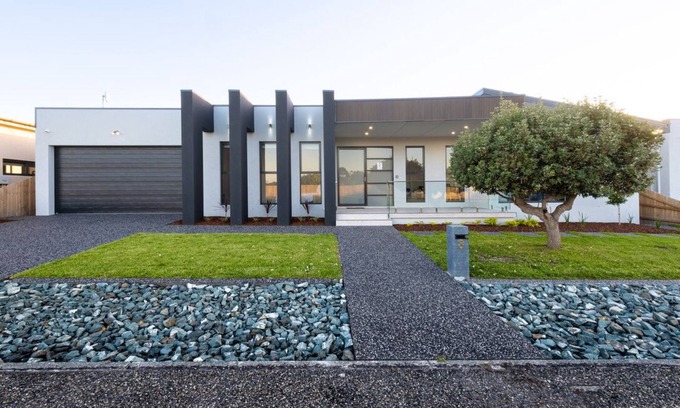 Diamond Beach House | Summerland 8 @ Glorious Diamond Beach with Outdoor Spa