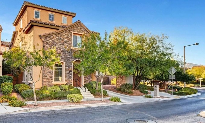 Summerlin South House | Summerlin home w/ mountain vistas! Close to Red Rock and Downtown Summerlin