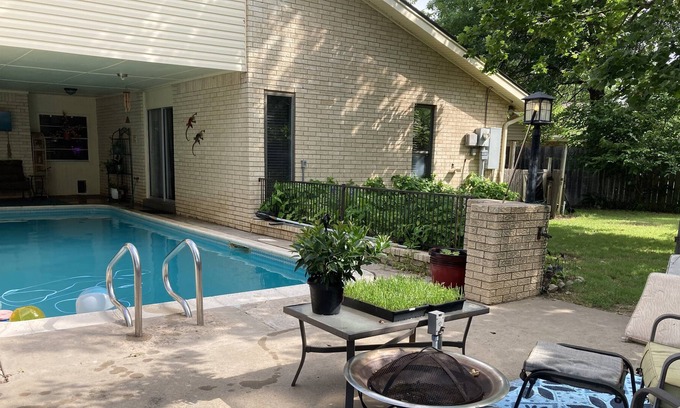 Yukon House | Summerlin Suite private entrance & pool! Must love dogs. 🐾