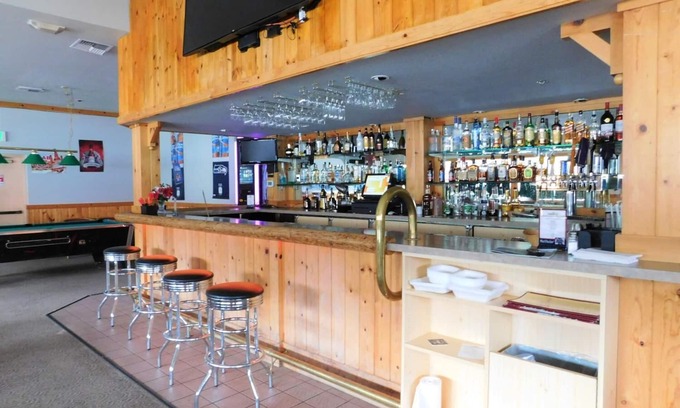 Snoqualmie Pass Hotel | Summit Inn