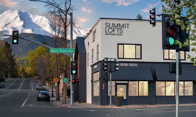 Mount Shasta Hotel | Summit Lofts, View Mt Shasta, King Bed, #204