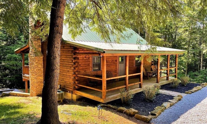 Logan Cabin | Summit Point - Cozy & Secluded Getaway - Heart of Hocking Hills
