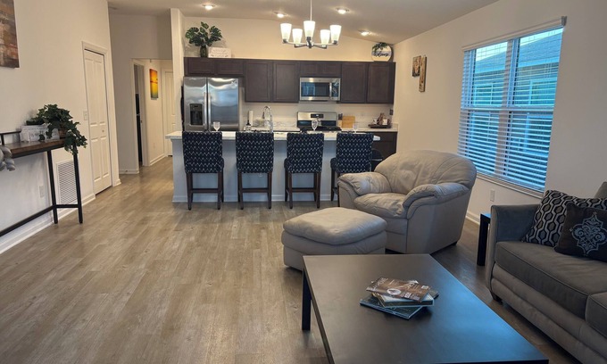 Okahumpka House | Sun and FUN 2-bedroom house in charming The Villages with WiFi, AC