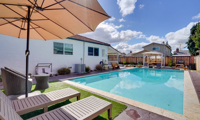 Livermore House | Sun-Soaked Livermore Gem with Patio & Fire Pit!